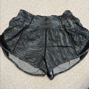 Lululemon Athletica Black and Green Athletic Shorts Moisture-Wicking Design